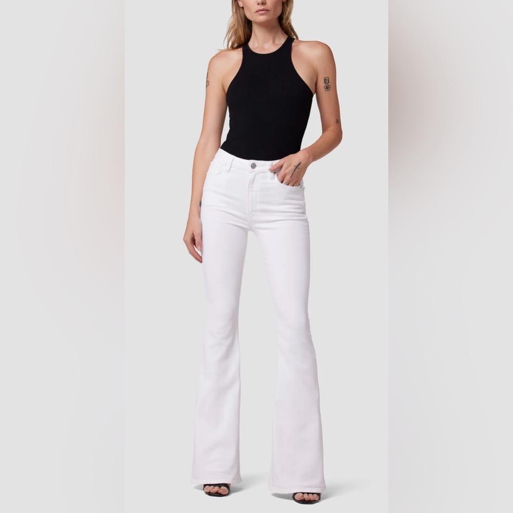 Holly High-Rise Flare‎ Jean
Size 32 NWOT color White Horse